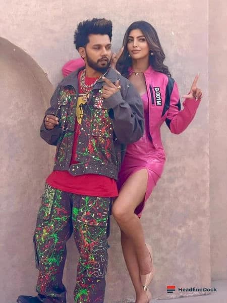 Neelkamal Singh and Akanksha Puri's Romantic Song Kamar 28 Gains Massive Popularity