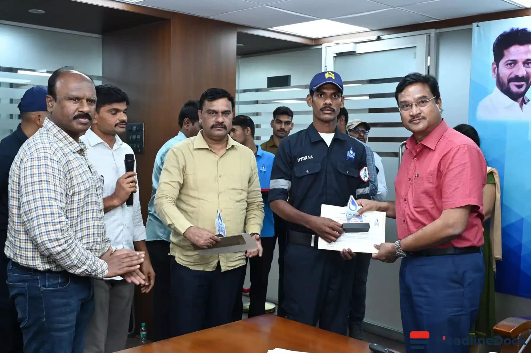 Hyderabad DRF Team Conducts Precise Rescue of Injured Auto-Rickshaw Driver