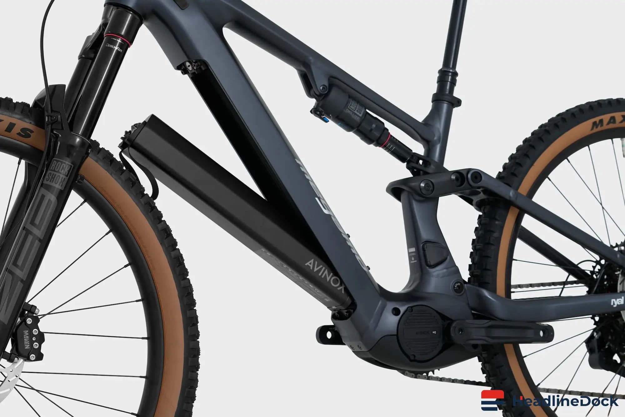 Megamo Ryal: High-Performance Carbon Gravel Bike for Every Adventure