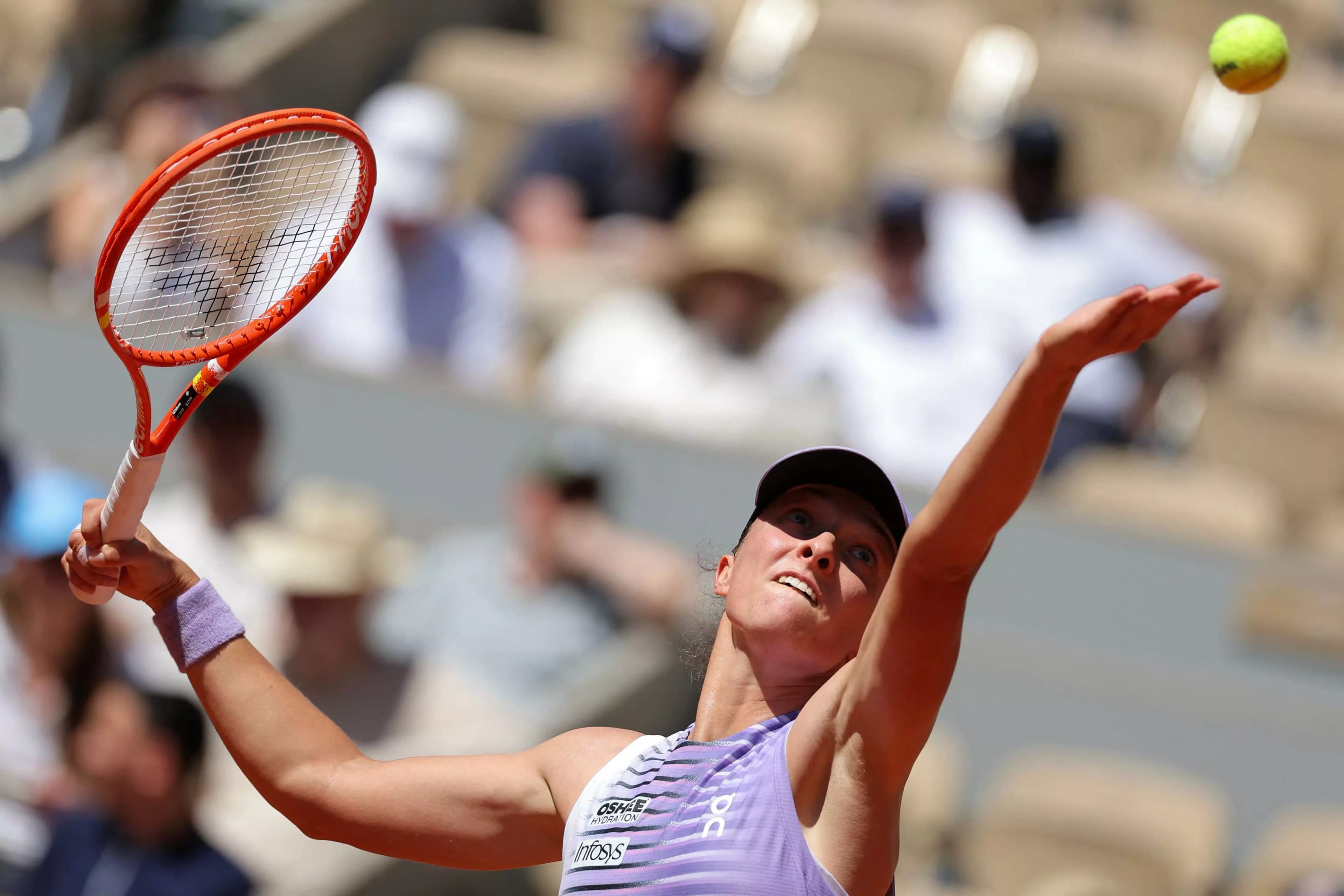 Swiatek Triumphs Over Bejlek at French Open Round of 32