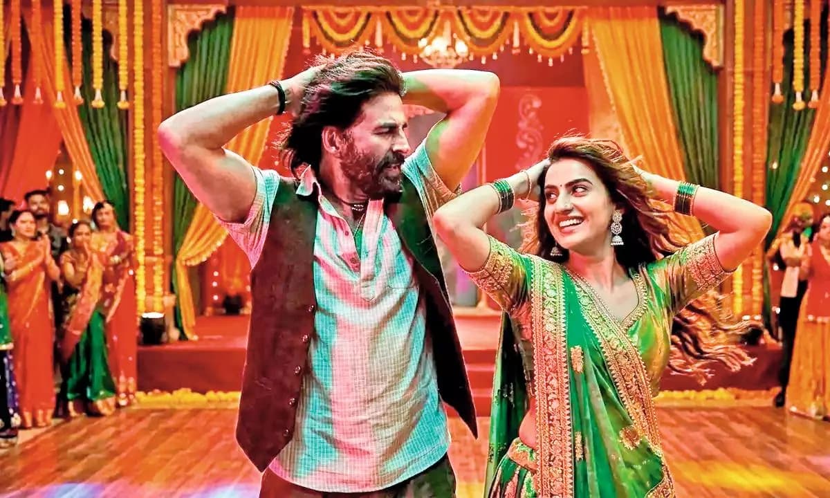 Akshay Kumar's Bhojpuri Dance Shock Stages Controversy