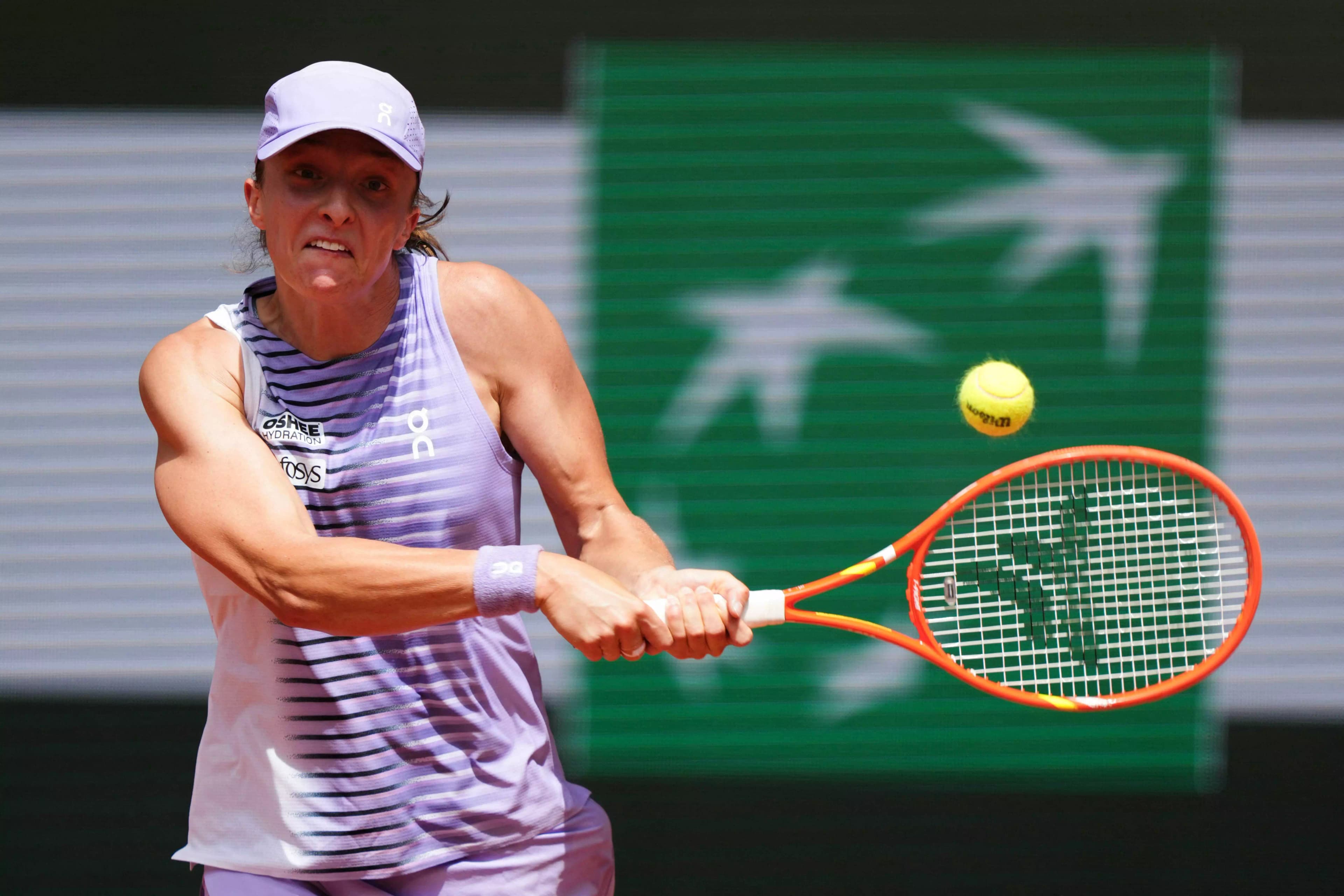 Swiatek Advances to Last 16 at French Open