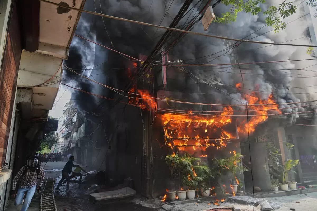 Cousins and Delhi Police Save Lives in Malviya Nagar Hotel Blaze