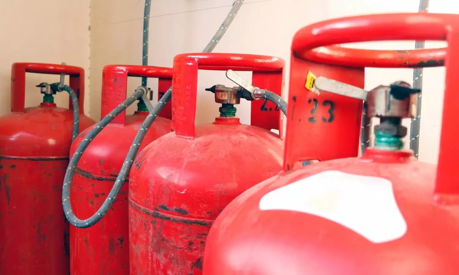 LPG Cylinder Explosion at Food Stall in Central Delhi: Four Injured