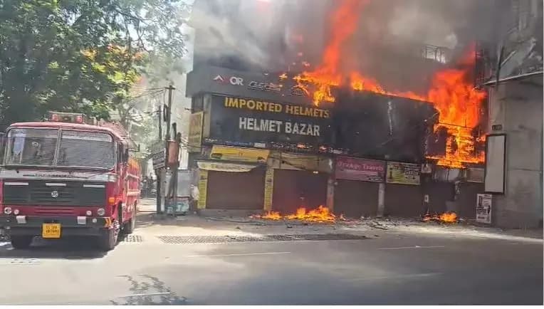 Ameerpet Shopping Complex Fierce Blaze Sparks Traffic Chaos