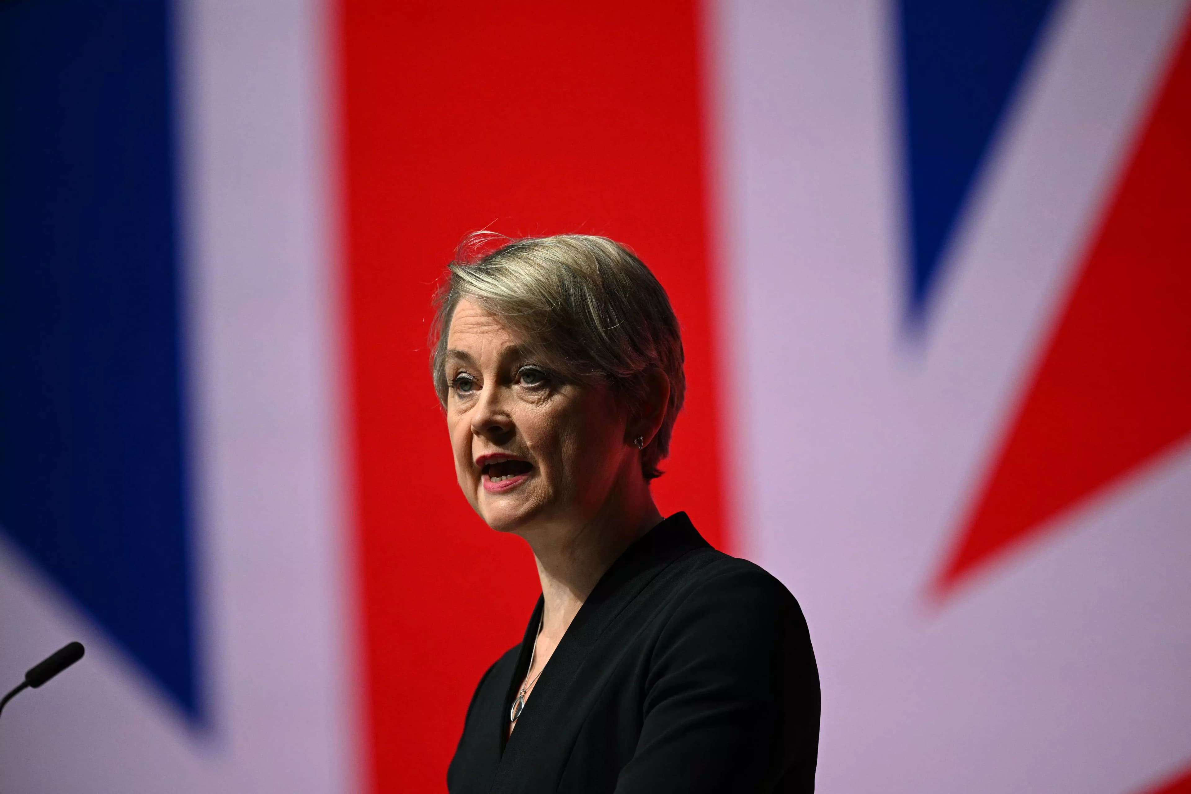 UK Foreign Secretary Urges Immediate De-Escalation of Iran-Israel Tensions