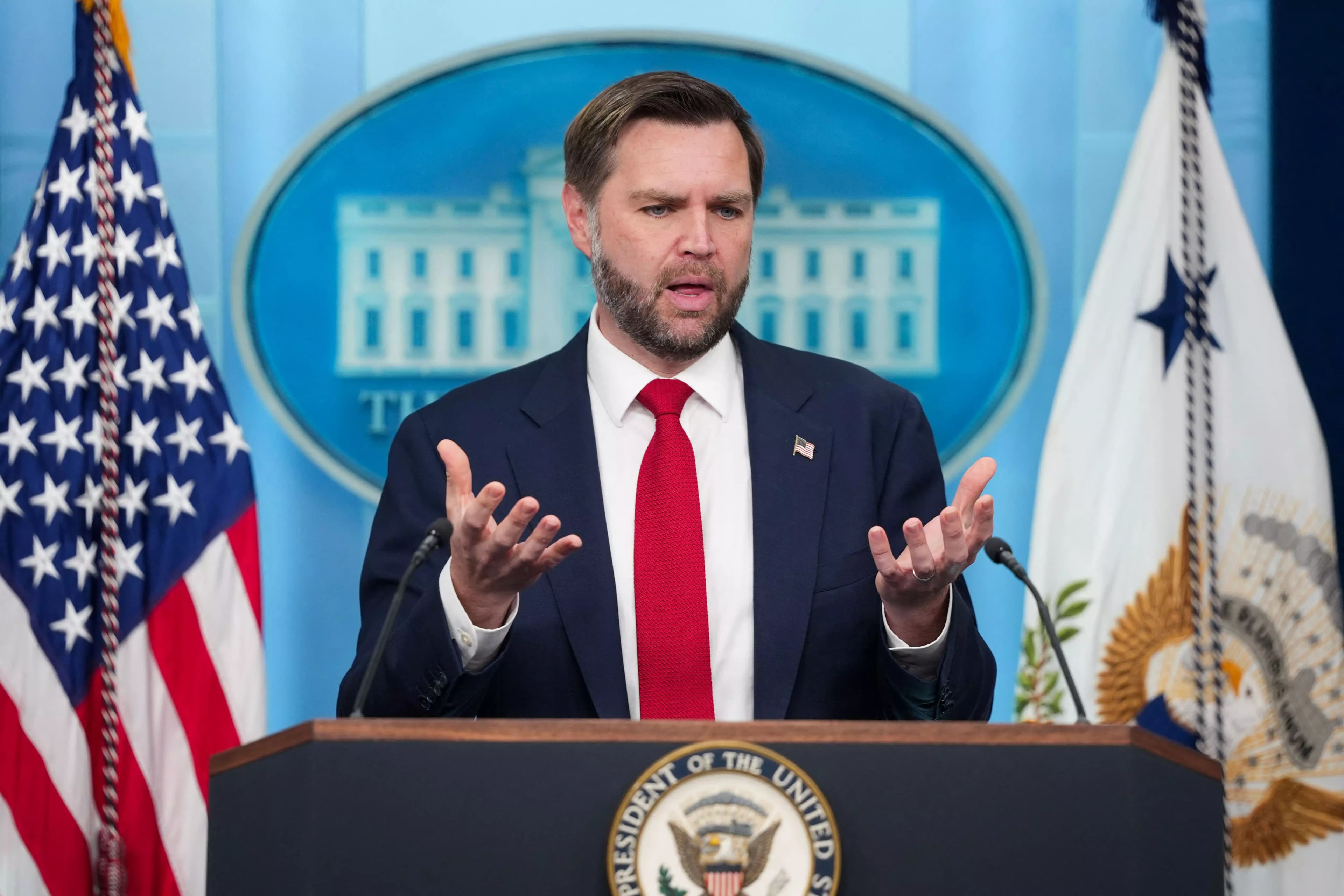 US Lifts Iran Blockade as Supreme Leader Endorses Direct Talks With American Officials