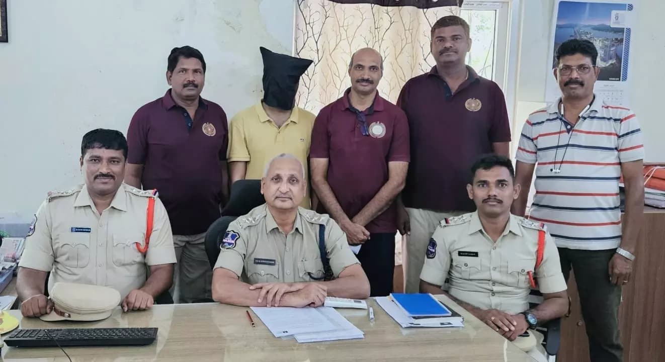 Hyderabad Man Posing as IIT Professor Arrested for ₹10 Lakh Student Scam