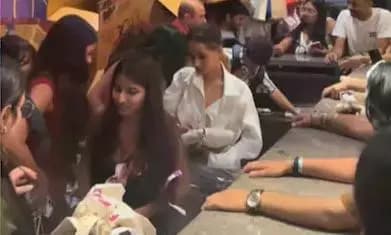 Chaos Erupts at Delhi Flipkart Glam Up Fest Over Gift Hampers