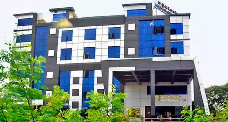 Nellore Municipal Corporation Launches Aggressive Campaign to Clear Major Road Encroachments