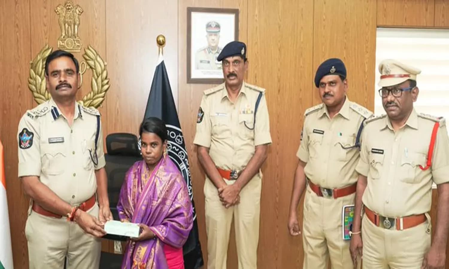 Tirupati Hotel Cashier Wins Praise After Returning Rs 45 Lakh Worth Gold