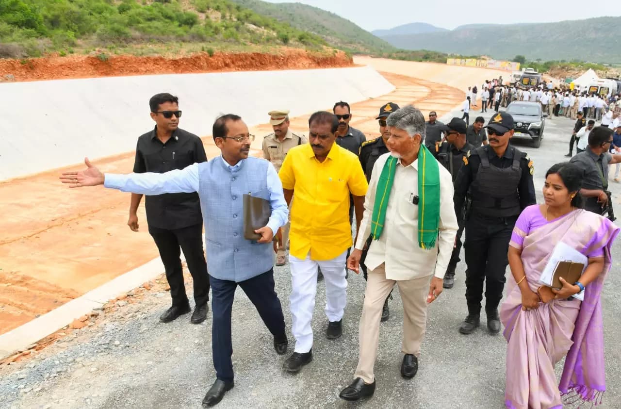 Andhra CM Naidu Disburses Rs 300 Crore for Veligonda Project Evacuees