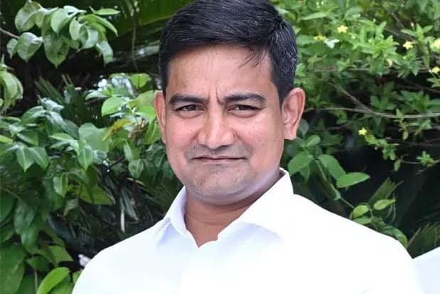 Minister Srinivas Urges Youth to Balance Academic Studies with Sports Activities