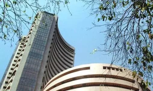 Indian Rupee Climbs 20 Paise Against US Dollar Amid Trade Optimism