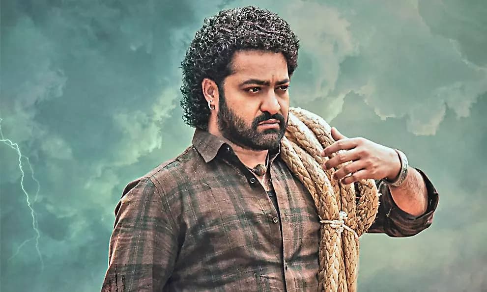 Peddi vs Devara: Fan War Intensifies Over Box Office Numbers