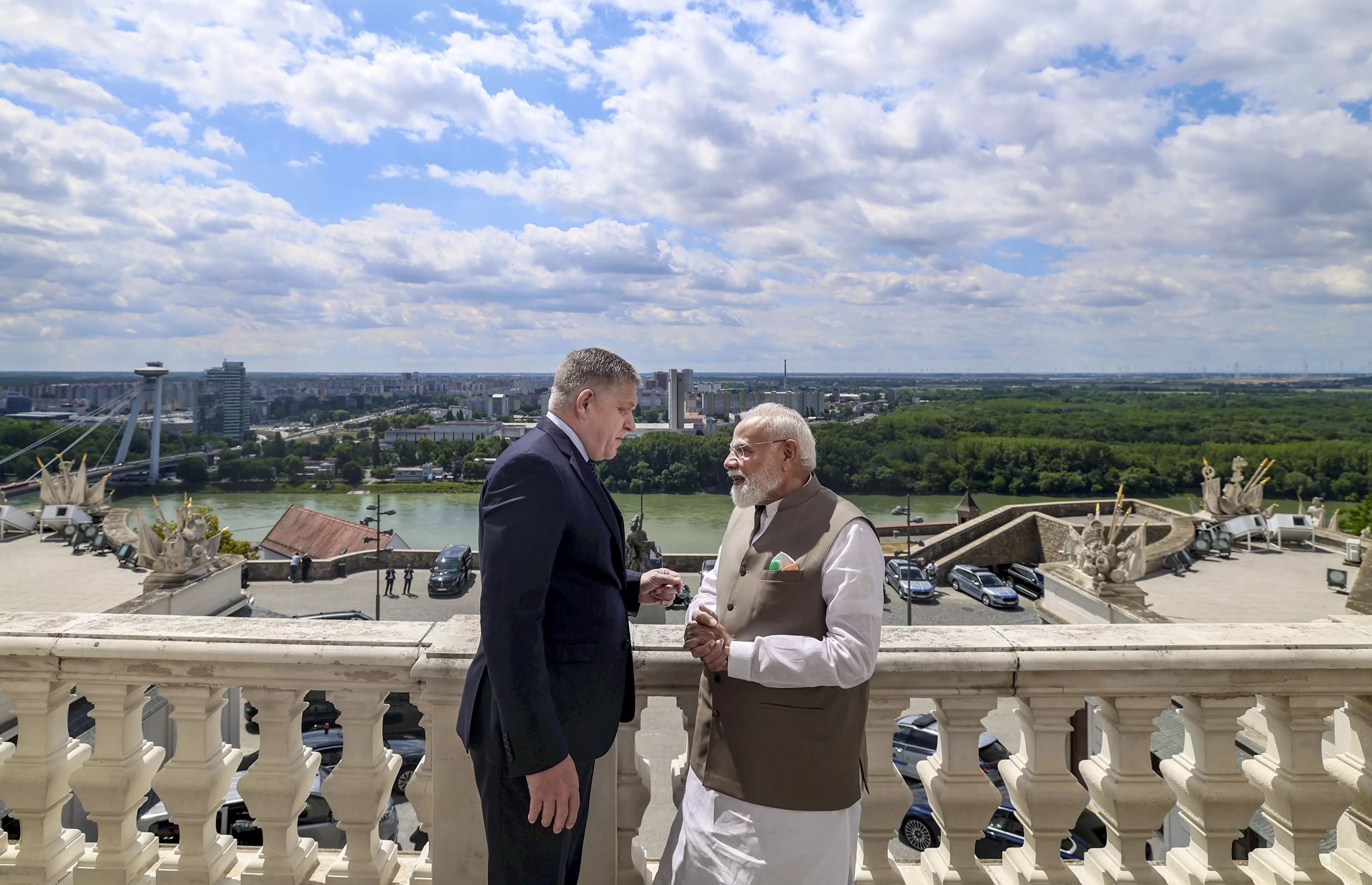 PM Modi Concludes Slovakia Visit, Heads to France for G7 Summit
