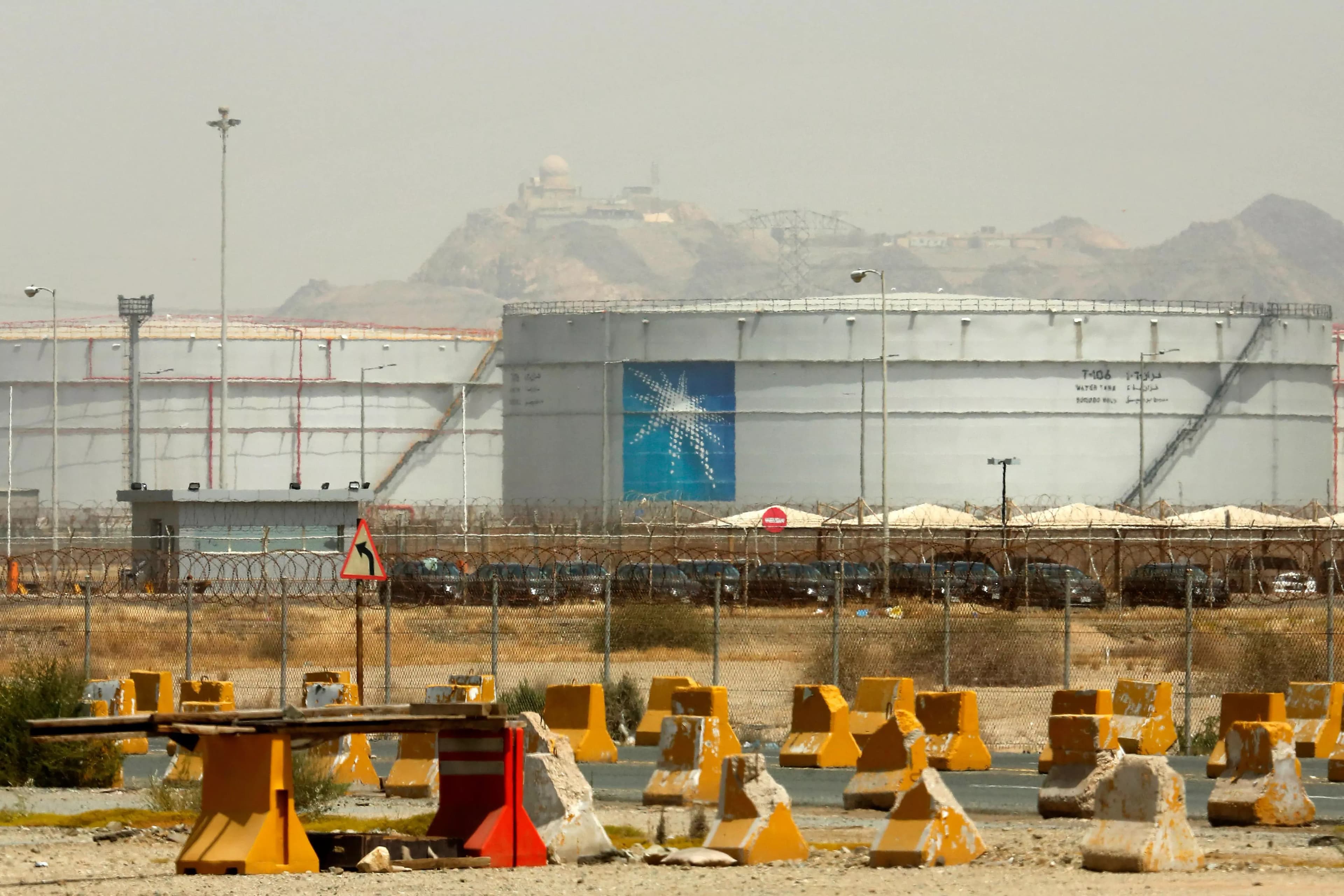 Oil Prices Decline After US and Iran Sign Deal to Reopen Hormuz Strait