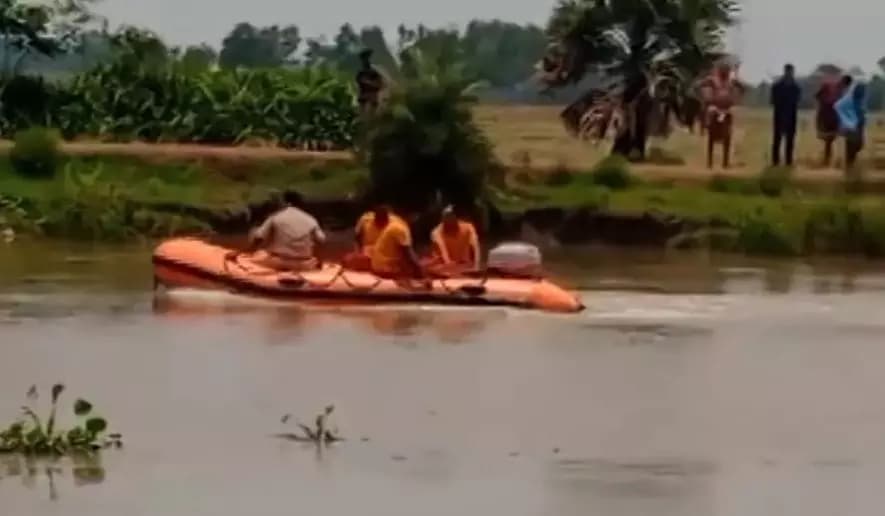 Youth Missing After Boat Capsize During Survey in Odisha's Bhadrak District