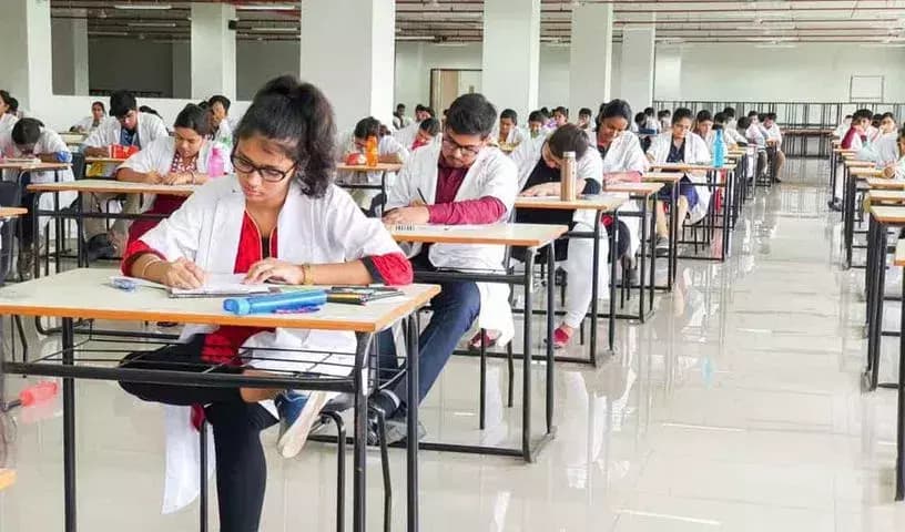 Nagpur NEET Candidate Mistakenly Allotted Abu Dhabi Exam Center by NTA
