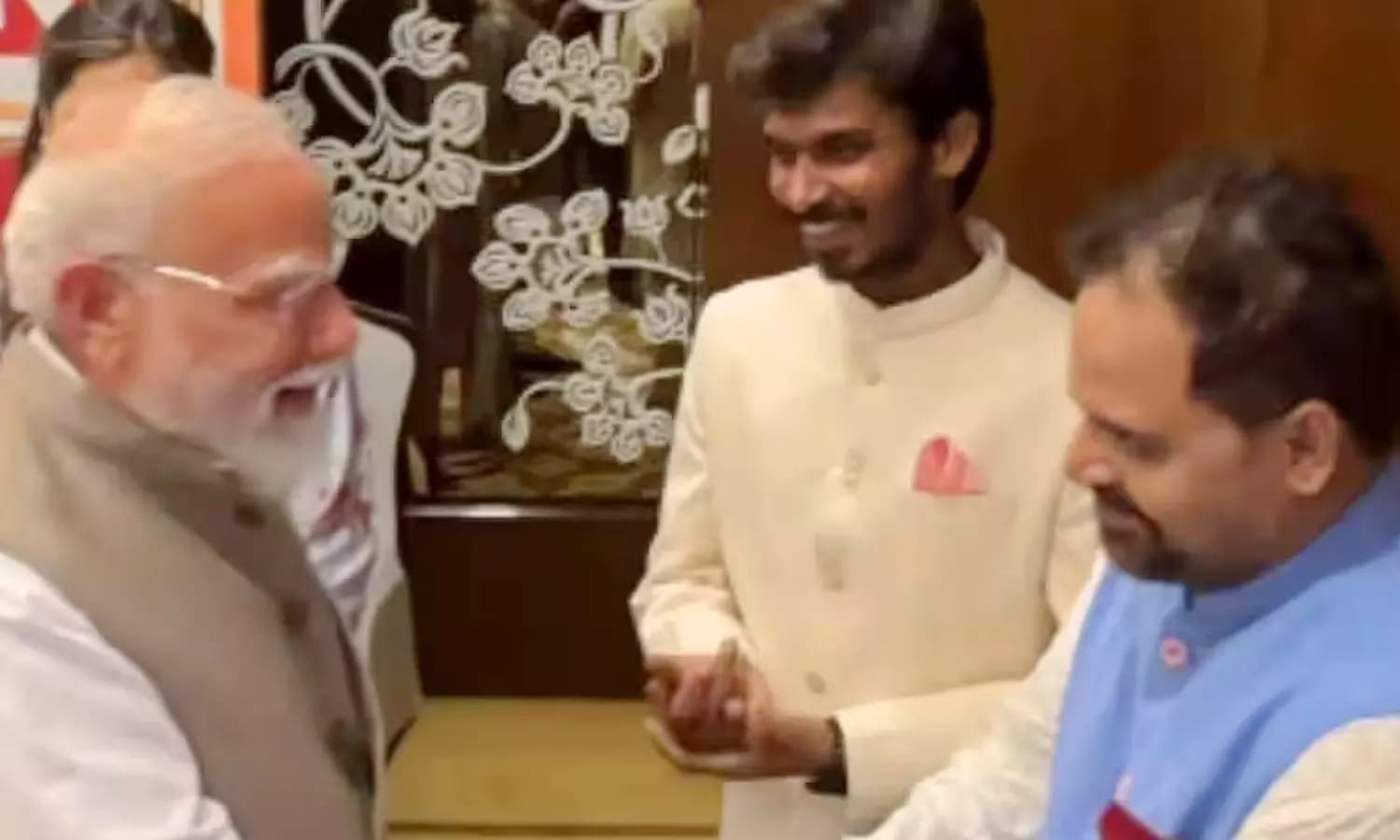 PM Modi's Warm Interaction with 'Panchayat' Actors Wins Praise Online