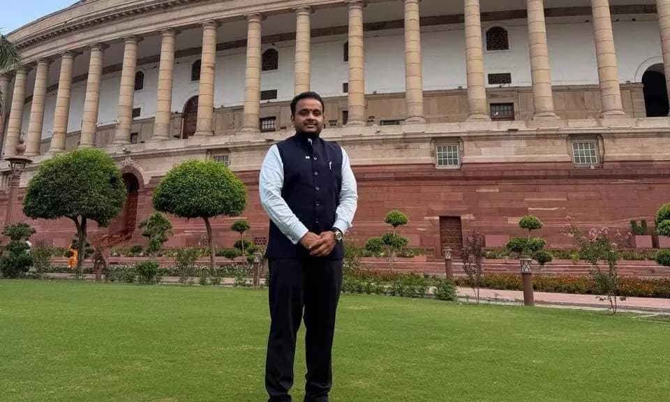 TDP MP Vijay Chinthakayala Highlights Mangalagiri Weavers Legacy in Rajya Sabha Oath
