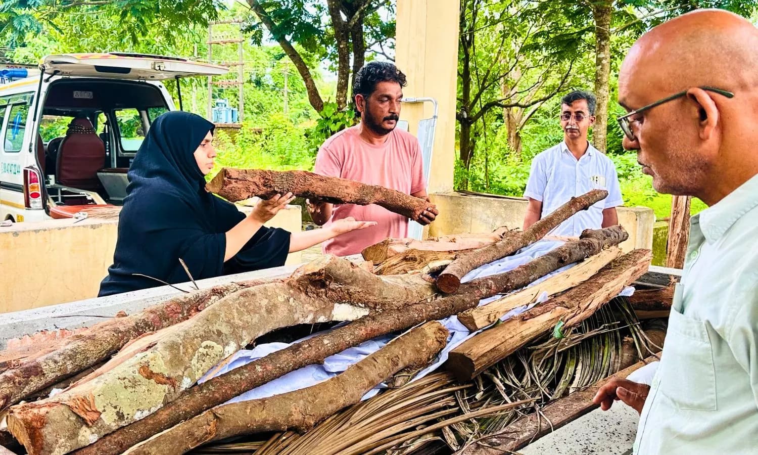 Muslim Panchayat Member Performs Last Rites for Hindu Man in Kerala