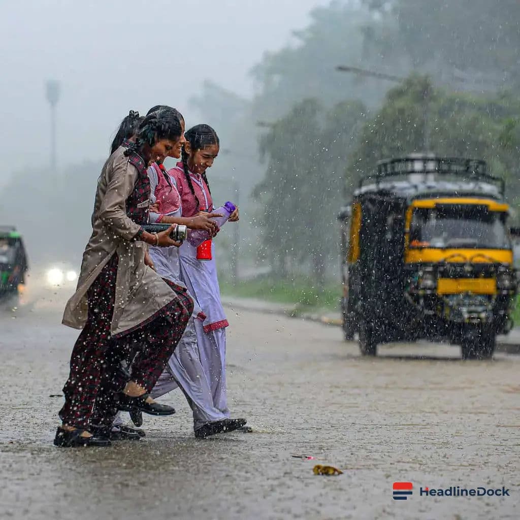 HeadlineDock: Severe Weather Threatens 17 Indian States with Upcoming Heavy Rainfall