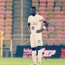 Saudi Football Icon Motaz Hawsawi Announces Official Retirement from Professional Play
