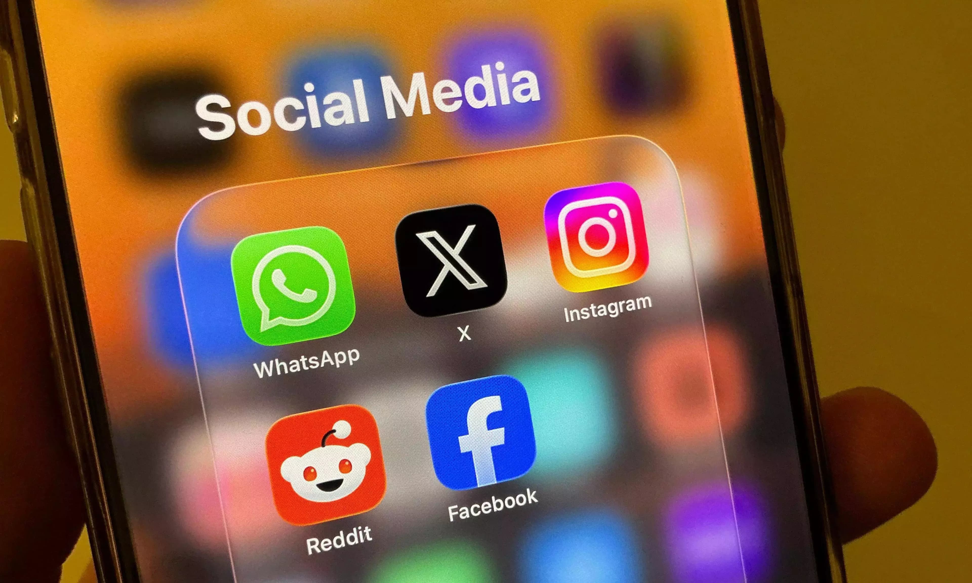 Social Media as Harmful to Kids as Smoking: Doctors Warn